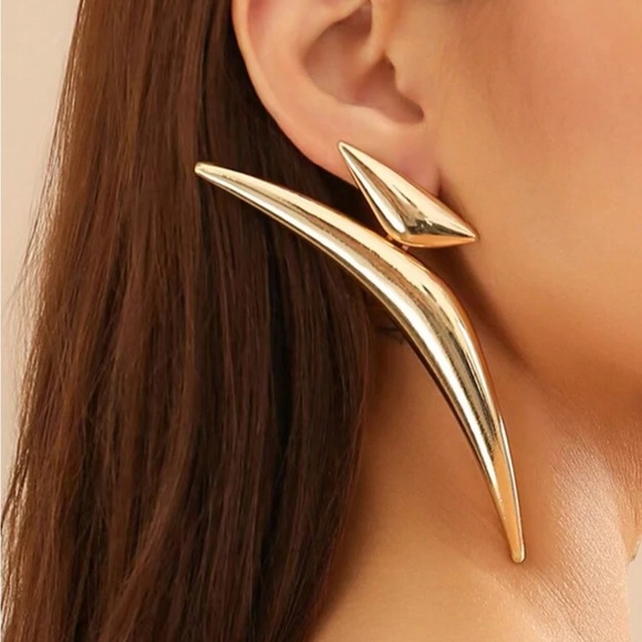 Melting Liquid Asymmetrical Drop Earrings
Golden Statement Earrings For Women - Picture 2 of 2
